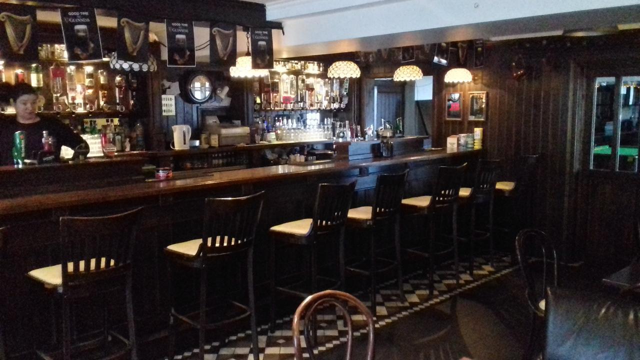 The Midway Bar & Guesthouse Dungloe Exterior photo